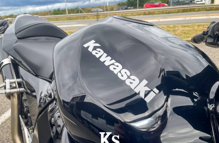 Kawasaki Z750-02